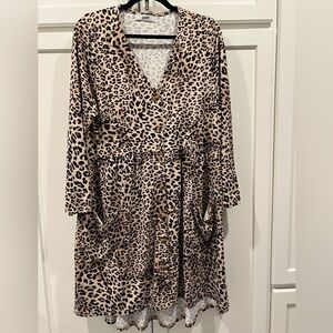Women’s Leopard Stretchy Knit Dress. Long sleeve. Size Large.